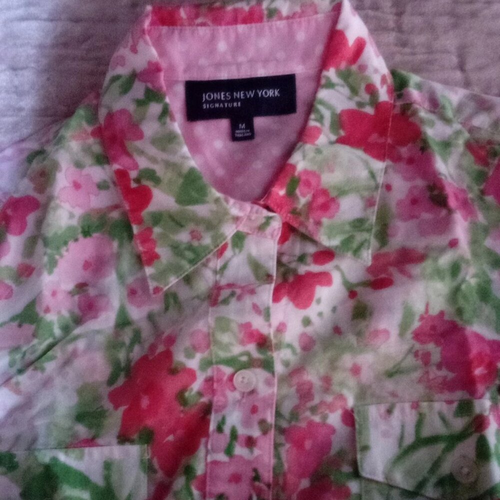 Jones New York Signature Women's Floral 3/4 Sleeve button up pink flowers M EUC